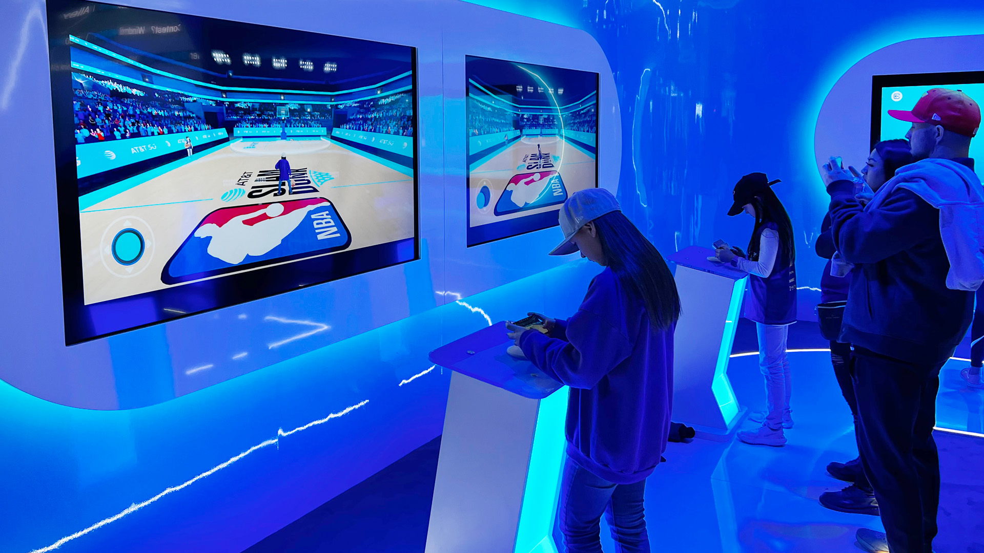 Two fans playing Dunk Champion against each other in the AT&T NBA All-Star Playmaker Arcade.